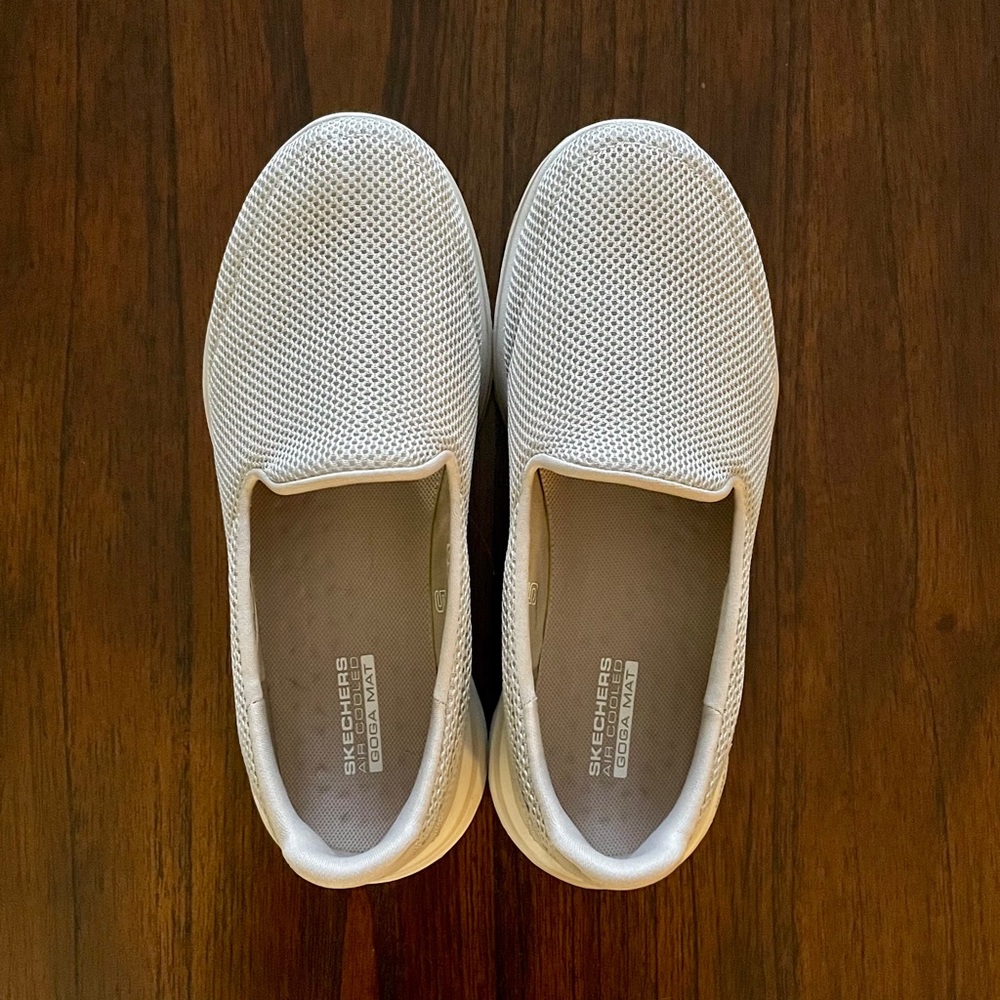 Sketchers GoWalk 5 Women’s Wide Fit Taupe Slip-On